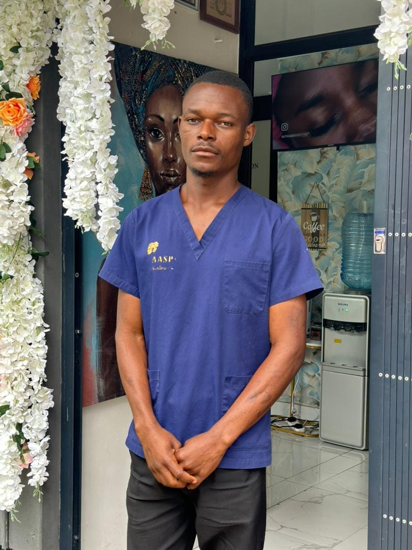 Ben — Lash Tech / Masseuse